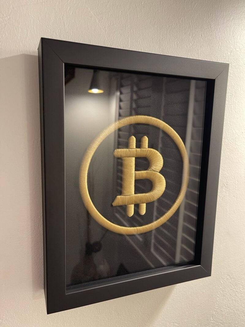 Golden BTC-Bitcoin Logo 3D Embroidery Artwork in Matte Black Thick Frame - รูปภาพ 3