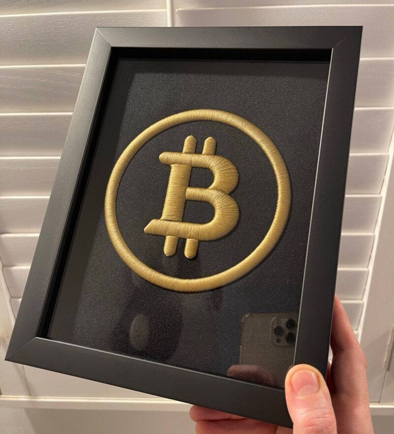 Golden BTC-Bitcoin Logo 3D Embroidery Artwork in Matte Black Thick Frame - รูปภาพ 2